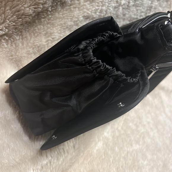 LUG Pacer Crossbody - Picture 5 of 15